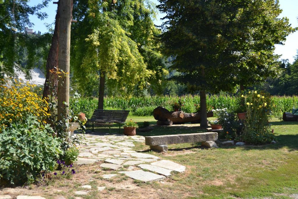 Trattoria Vecchio Mulino Bed and Breakfast Niella Tanaro Exterior foto