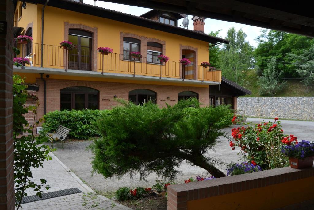 Trattoria Vecchio Mulino Bed and Breakfast Niella Tanaro Exterior foto